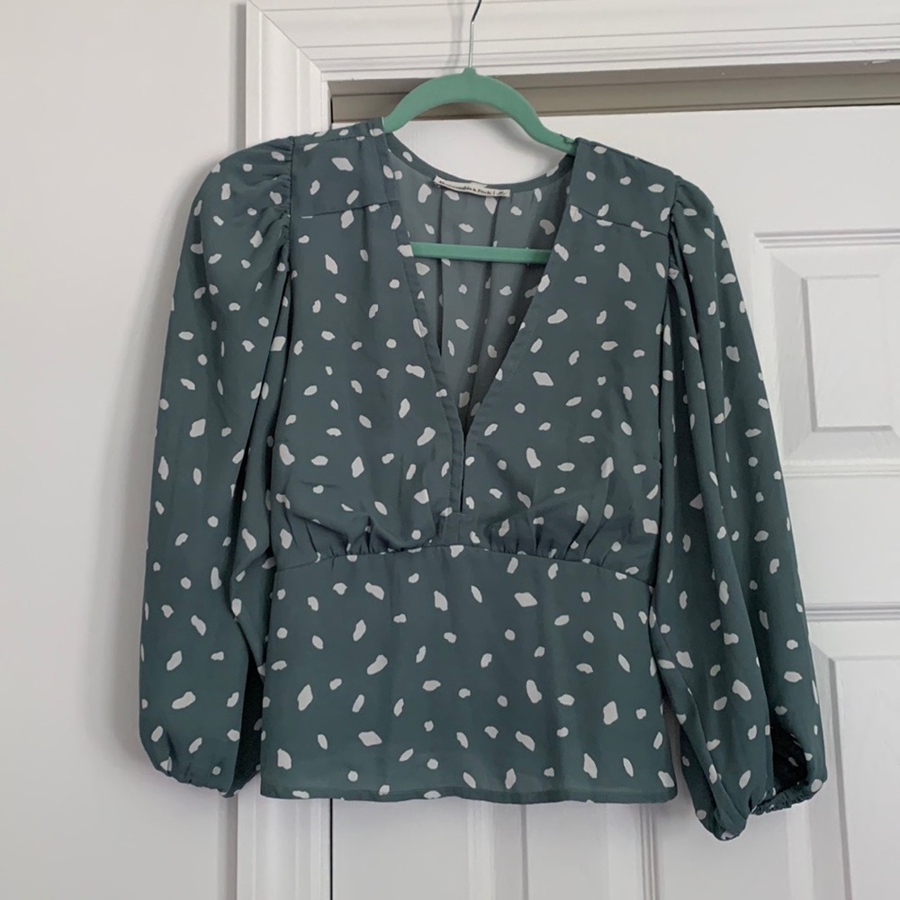 EUC Abercrombie Balloon Sleeve V-neck top